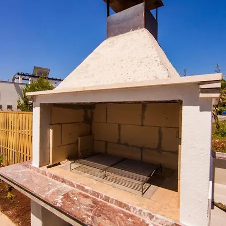Villa With Pool And Mesmerizing Sea View Fazana