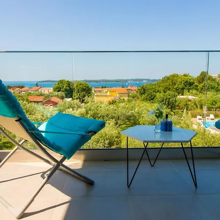 Villa With Pool And Mesmerizing Sea View Fazana