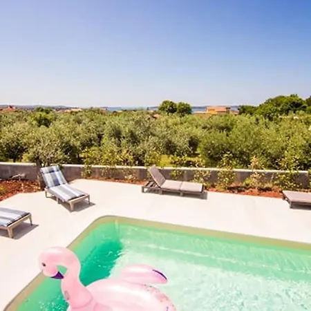 Villa With Pool And Mesmerizing Sea View
