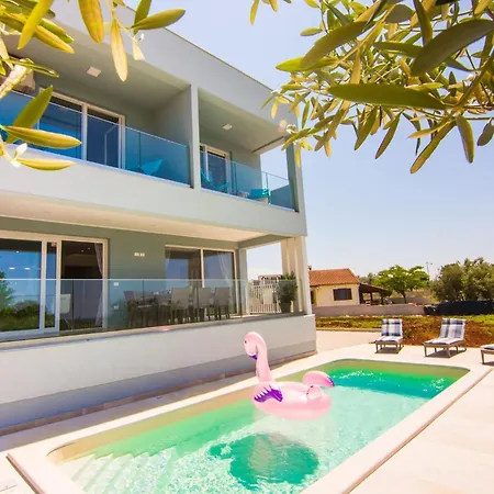 Villa With Pool And Mesmerizing Sea View