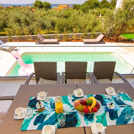 Villa With Pool And Mesmerizing Sea View *