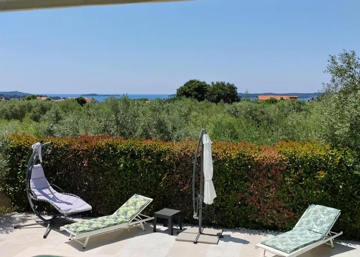 With Pool And Mesmerizing Sea View 파자나
