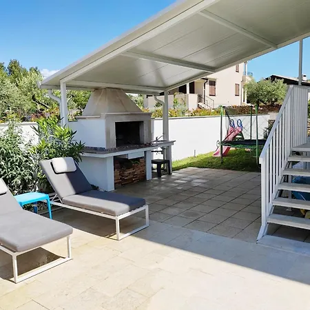 Villa With Pool And Mesmerizing Sea View *